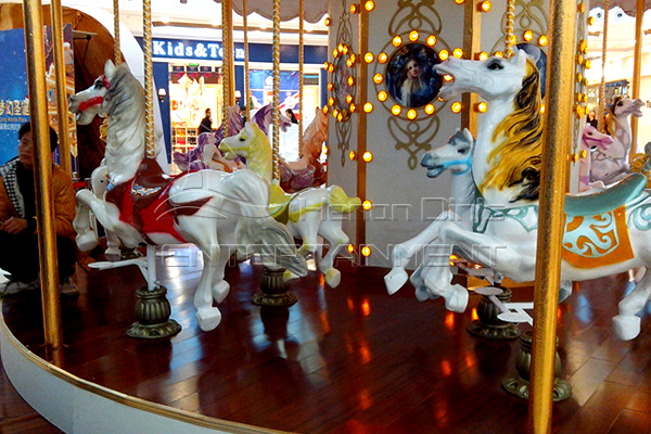 children's carousel in Dinis