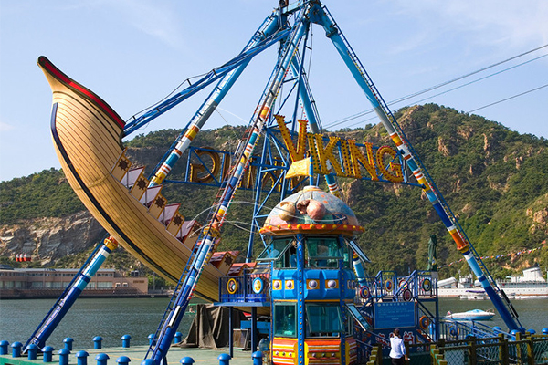 amusement park pirate ship ride