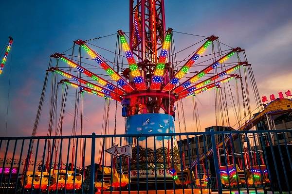 24 people flying tower ride